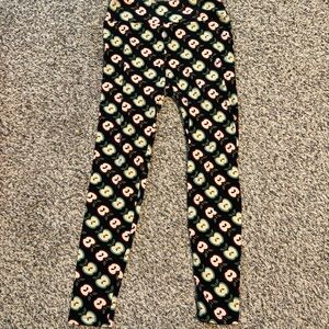 LULAROE APPLE LEGGINGS ONE SIZE
